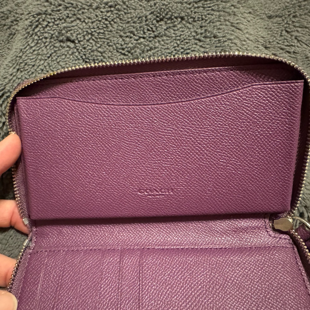 Coach Violet Leather Long Zip Around Wristlet - Picture 3 of 6